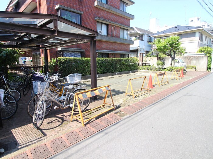 物件外観写真5　(駐輪場)