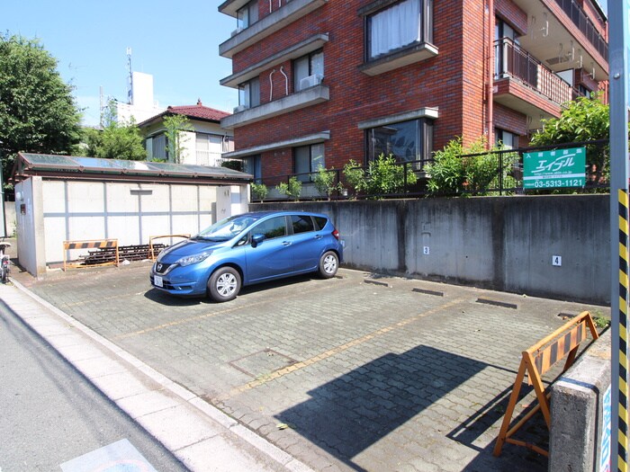 物件外観写真6　(駐車場)