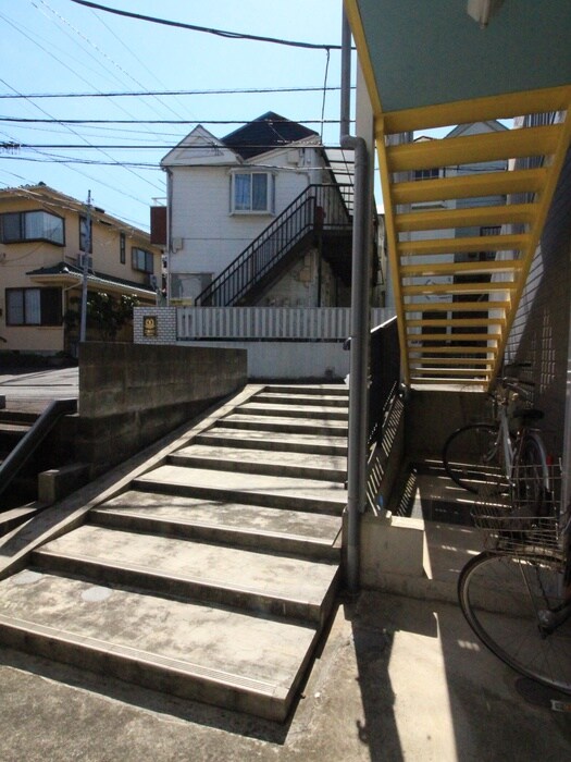 物件外観写真4　(エントランス部分)