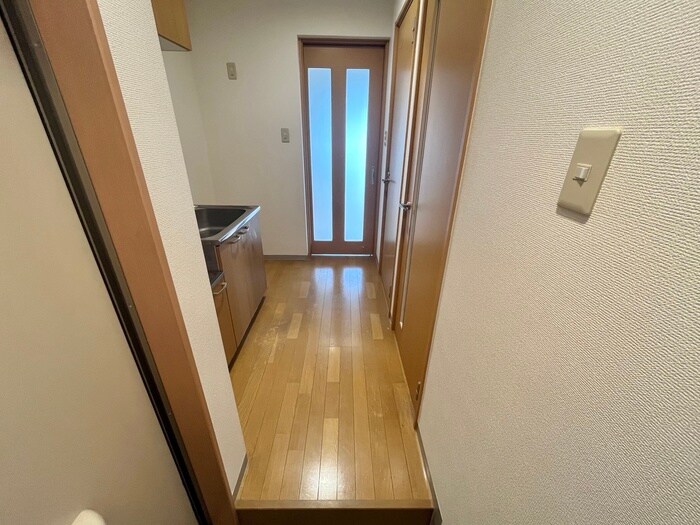 物件内観写真11　(廊下)