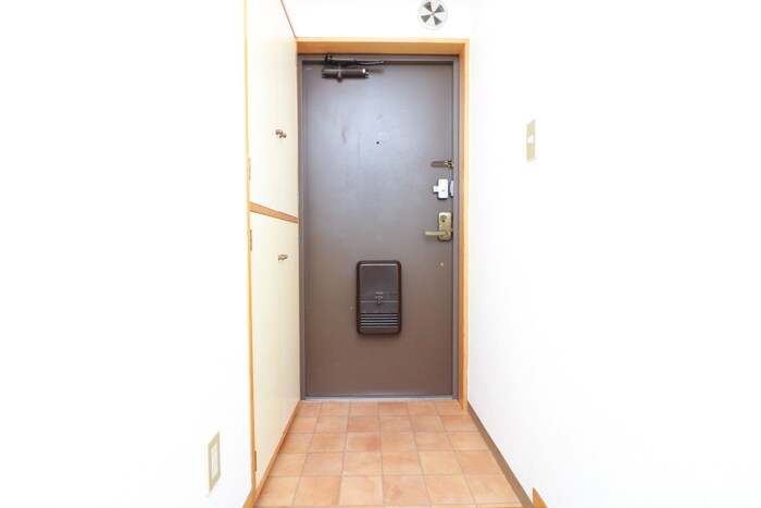 物件内観写真13　(玄関)