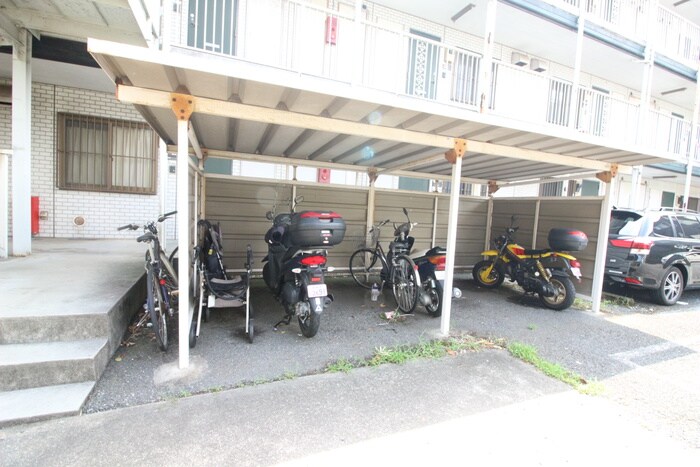 物件外観写真4　(駐輪場)