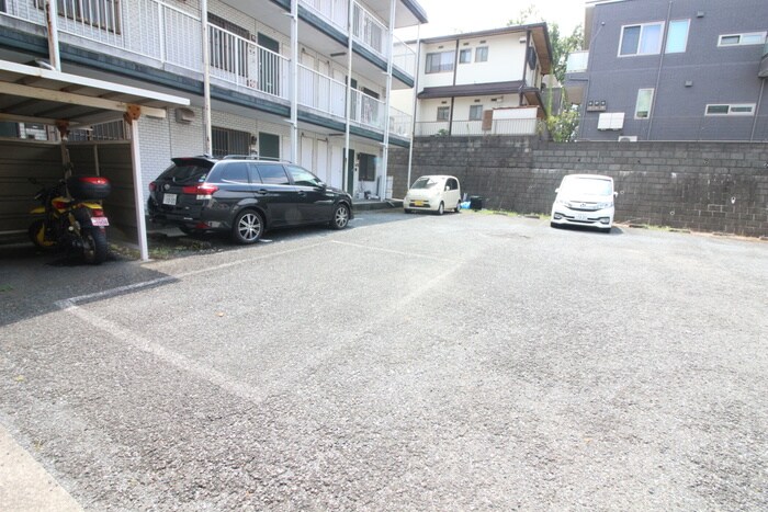 物件外観写真5　(駐車場)