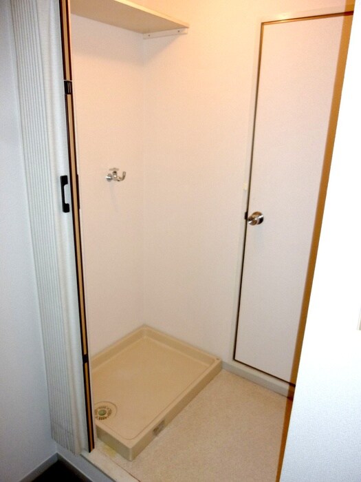 物件内観写真10　(洗濯機置場)