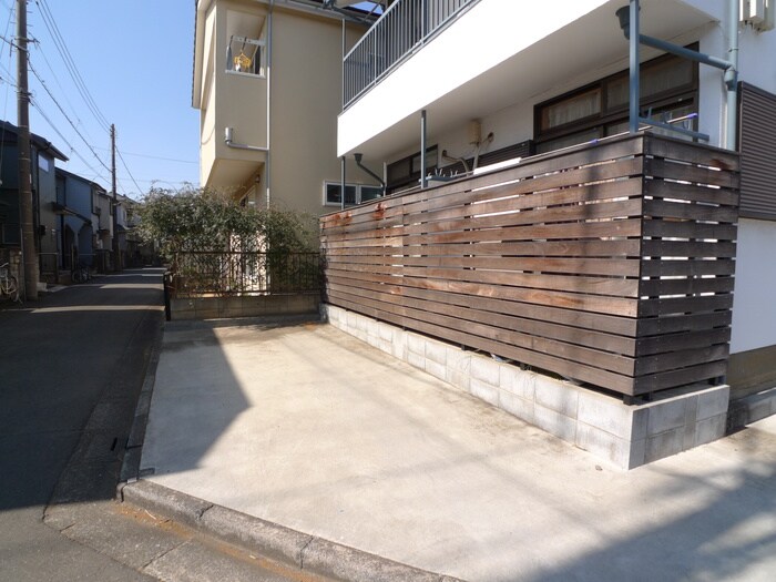 物件外観写真5　(駐車場)