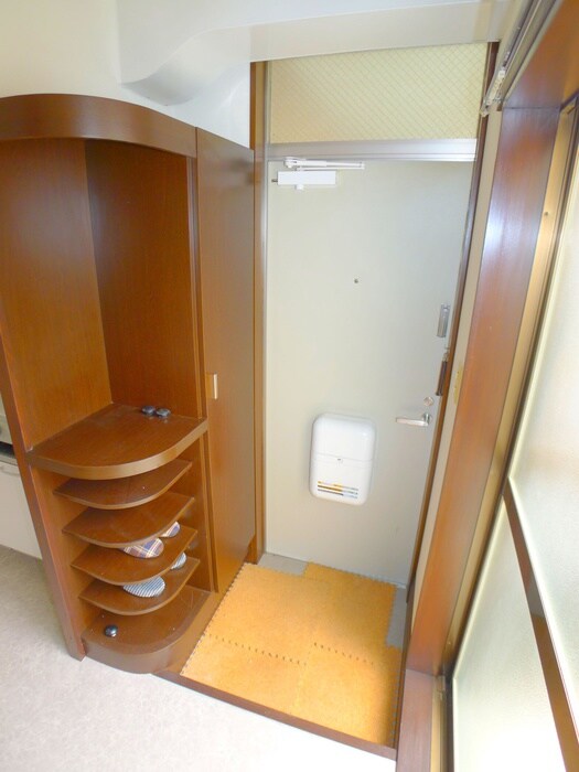 物件内観写真16　(玄関)