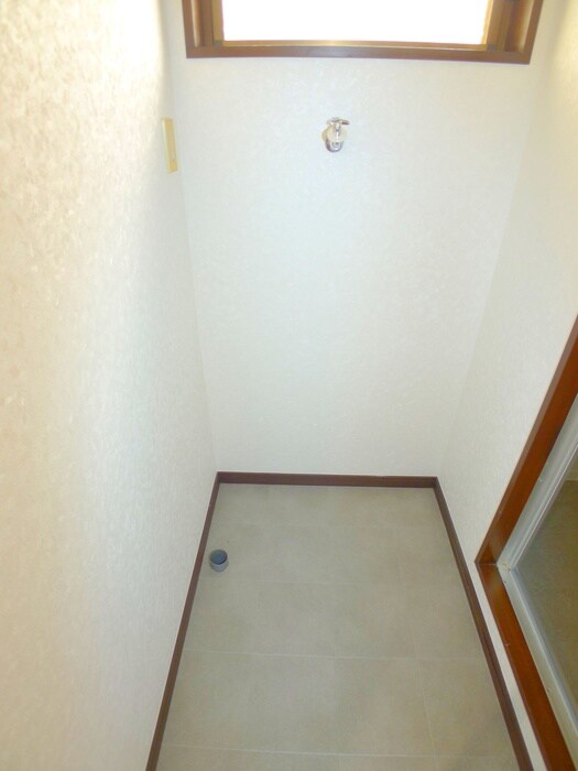 物件内観写真18　(洗濯機置場)