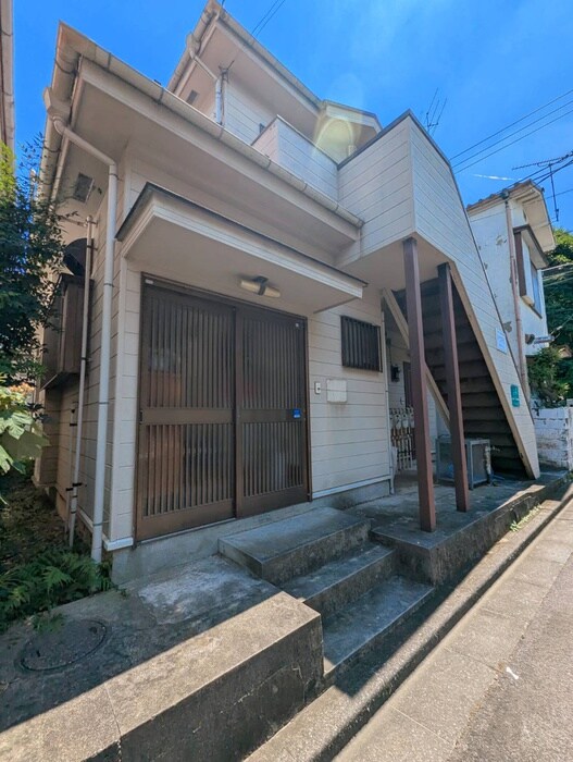 物件外観写真6　(エントランス部分)