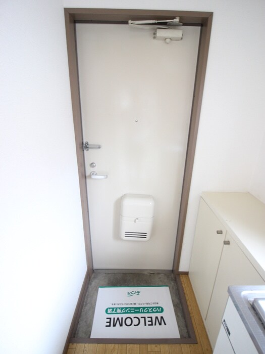 物件内観写真11　(玄関)