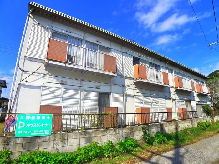 物件外観写真1　(エントランス部分)