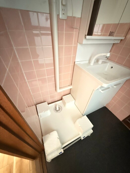 物件内観写真13　(洗濯機置場)