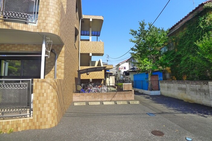 物件外観写真6　(駐車場)