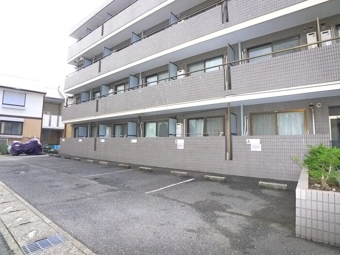 物件外観写真5　(駐車場)