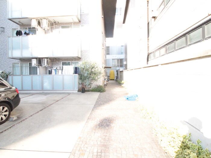 物件外観写真6　(エントランス部分)