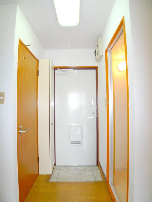 物件内観写真16　(玄関)