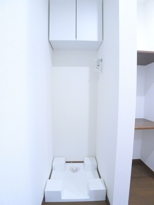 物件内観写真18　(洗濯機置場)