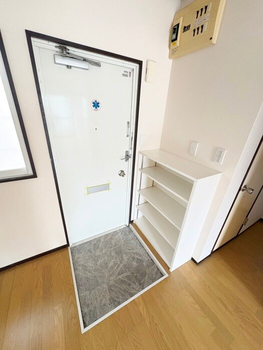 物件内観写真6　(玄関)