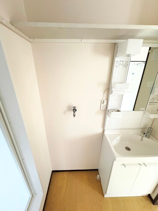 物件内観写真12　(洗濯機置場)