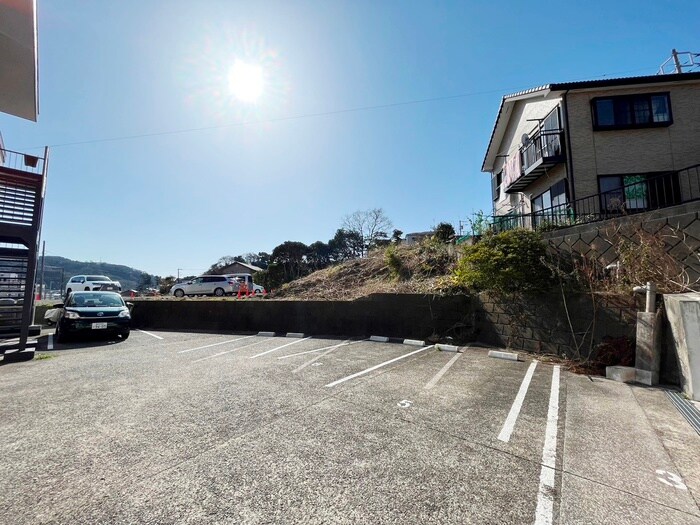 物件外観写真2　(駐車場)