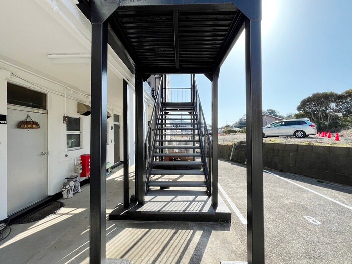 物件外観写真6　(エントランス部分)