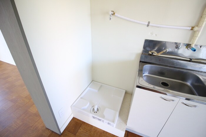 物件内観写真12　(洗濯機置場)