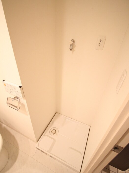 物件内観写真12　(洗濯機置場)
