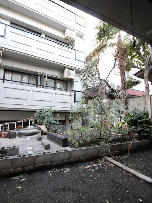 物件内観写真16　(室内からの展望)