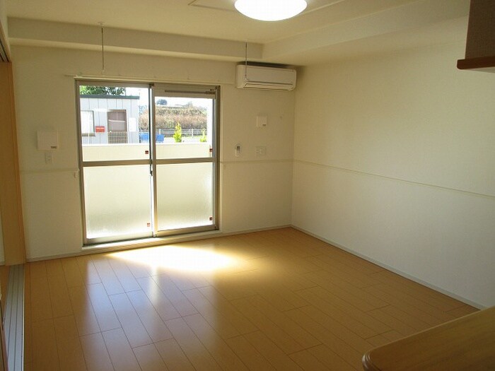 物件内観写真8　(室内からの展望)