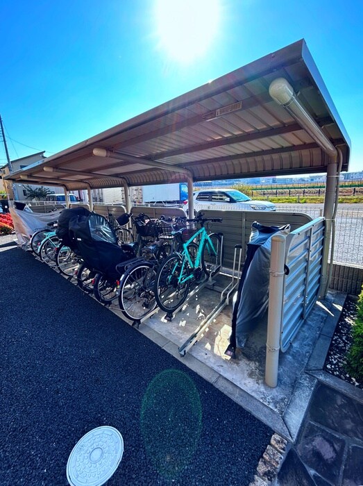 物件外観写真4　(駐輪場)