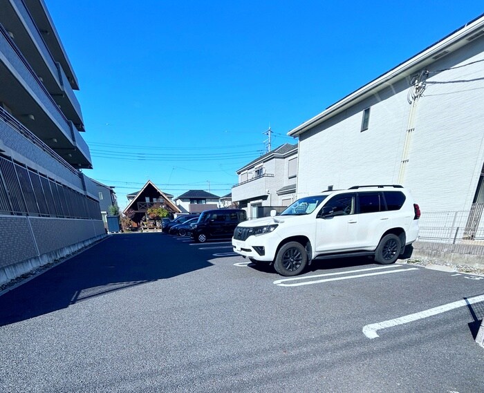 物件外観写真5　(駐車場)