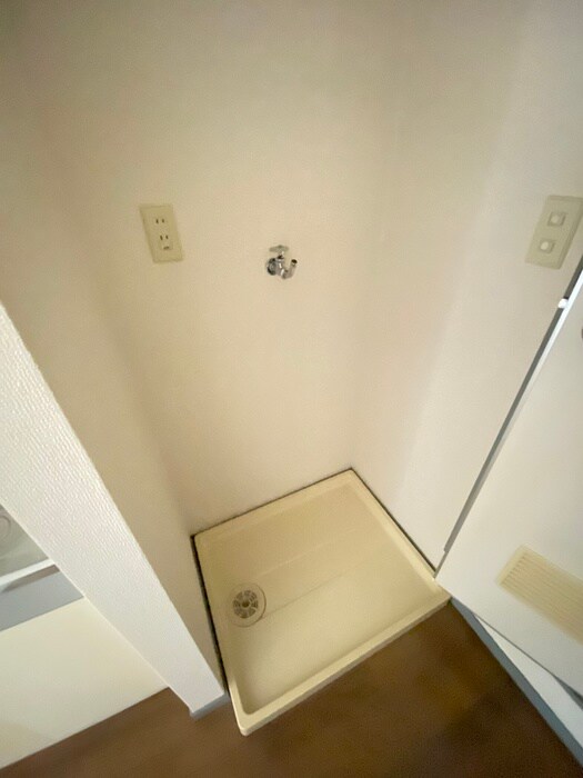 物件内観写真10　(洗濯機置場)