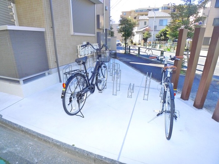 物件外観写真5　(駐輪場)