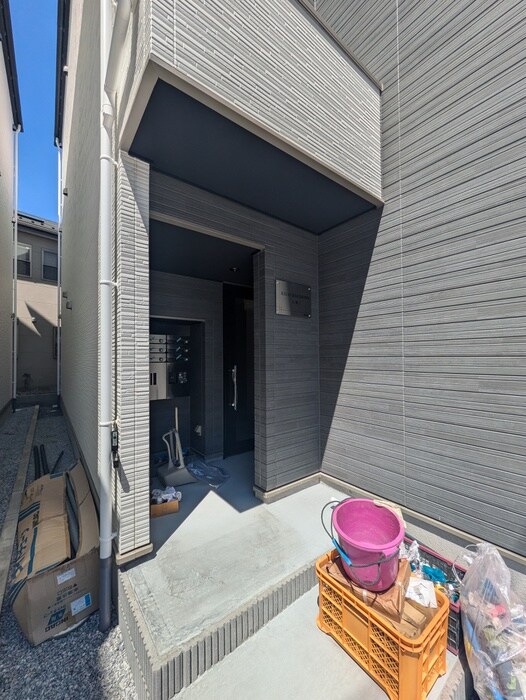 物件外観写真3　(エントランス部分)