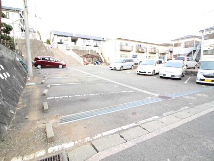 物件外観写真5　(駐車場)