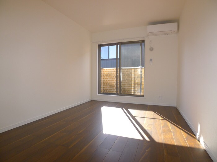 物件内観写真8　(室内からの展望)