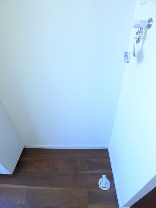物件内観写真15　(洗濯機置場)