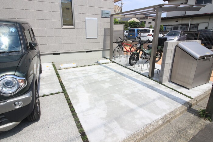 物件外観写真2　(駐車場)