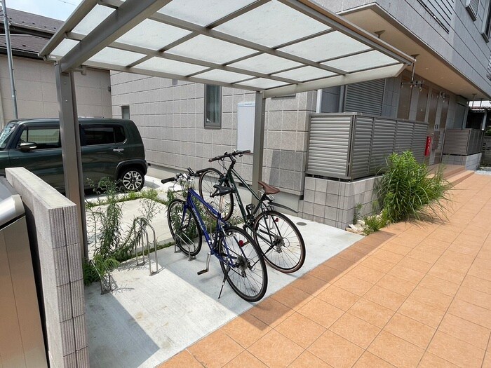 物件外観写真3　(駐輪場)