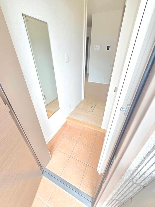 物件内観写真18　(玄関)