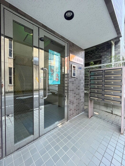 物件外観写真2　(エントランス部分)