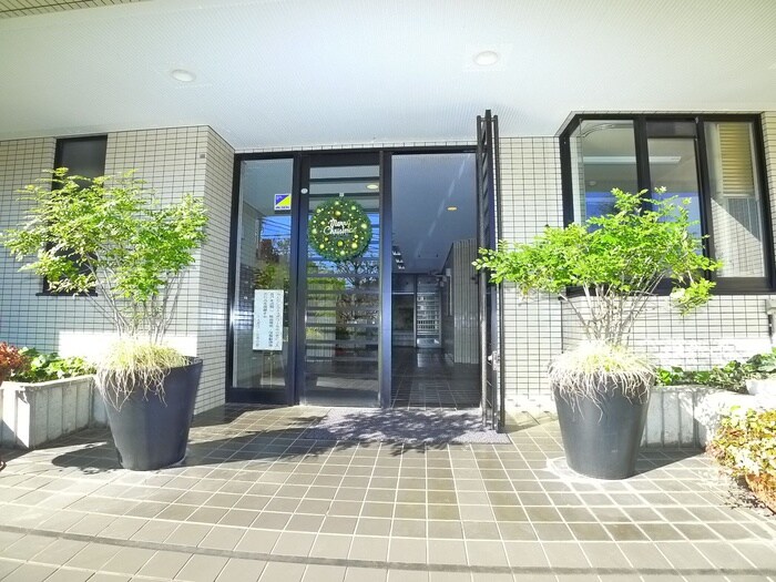 物件外観写真4　(エントランス部分)