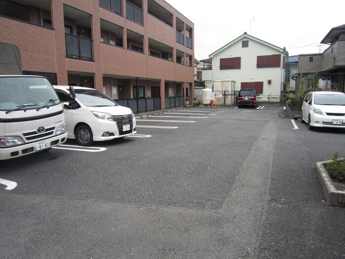物件外観写真4　(駐車場)