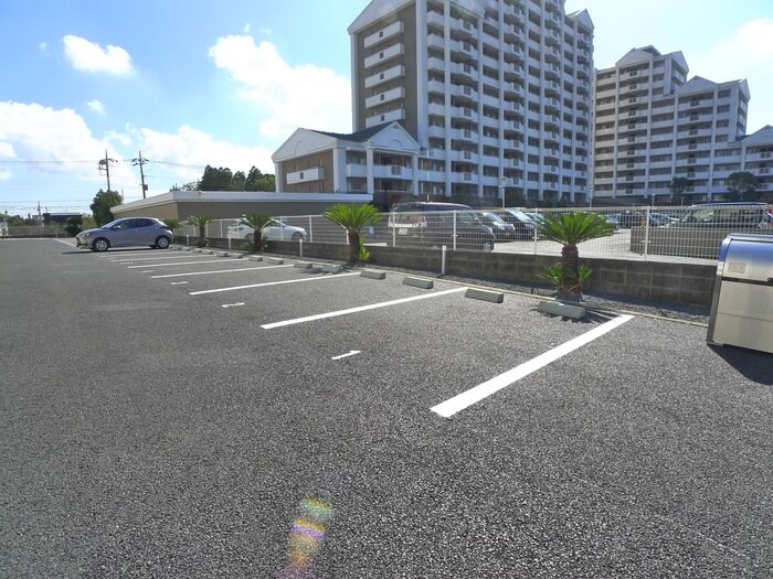 物件外観写真4　(駐車場)