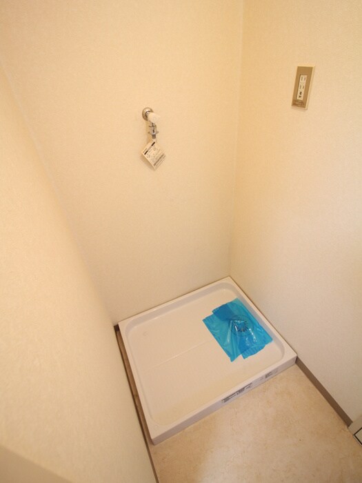 物件内観写真12　(洗濯機置場)