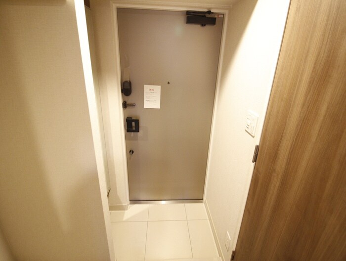 物件内観写真12　(玄関)