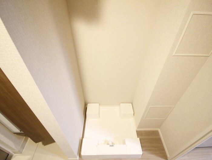 物件内観写真16　(洗濯機置場)