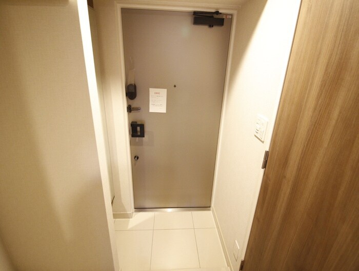 物件内観写真16　(玄関)
