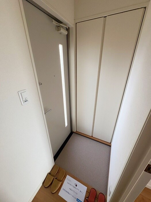物件内観写真16　(玄関)