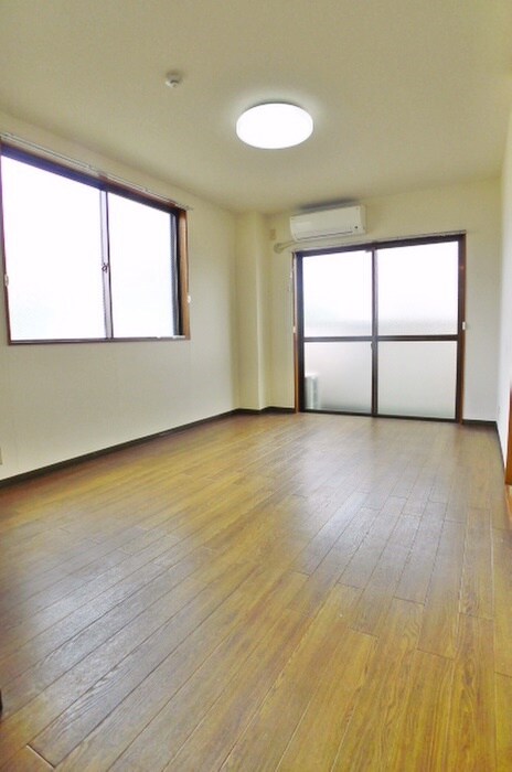 物件内観写真4　(居室)