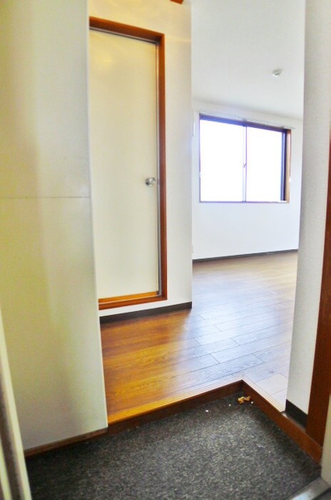 物件内観写真10　(玄関)